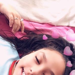 Meet your Posher, Annashakia